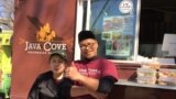 Dewi dan Andre Masfar, pemilik "Java Cove Indonesian Kitchen" food truck di Washington, D.C (dok: VOA)