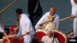 Benedicto XVI indultará únicamente a los jóvenes que cumplan el sacramento de la confesión y la penitencia para poder acceder a comulgar.