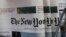 香港街头报亭出售的纽约时报（2020年7月15日）