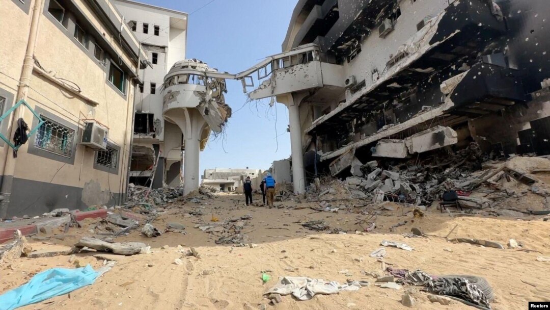 Quang cảnh đống đổ nát tại Bệnh viện Al Shifa bị phá hủy ở thành phố Gaza trong hình ảnh được công bố ngày 6/4/2024.