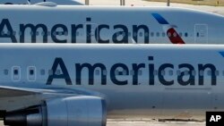 Un jueza en Miami niega fianza a un expiloto de American Airlines en Miami acusado de sabotaje.