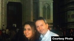 ইতালির ফ্লোরেন্সে সুইডিশ-ইরানি ডাক্তার আহমেদ রেজা জালালি এবং স্ত্রী, ভিদা মেহরান নিয়া। ২৮ অক্টোবর, ২০১৪। (ফাইল ছবি) 