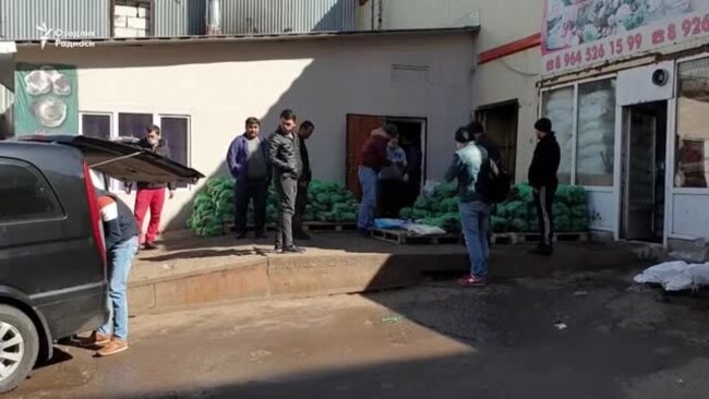 Moskvada qiyin ahvolda qolgan migrantlarga yegulik ulashilmoqda