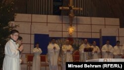 دعيسويانو روحاني پيشوا پوپ فرانسس  دټولې نړۍ په عيسويانو غږ کړى چې  دکرسمس په موقع دې  دخوشحالۍ څرگندونه وکړي ځکه چې حضرت عيسي تيارې رڼا کړې وې 