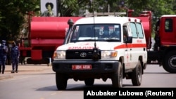 Déploiement d'une ambulance à Kampala, en Ouganda.