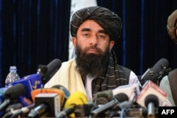 Portparol talibana Zabihulah Muđahid na prvoj konferenciji za novinare u Kabulu 17. avgusta 2021, nakon što su talibani zapanjujuće brzi zauzeli Avganistan.