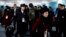 朝鲜冬奥会代表队成员抵达韩国平昌的奥林匹克村。（2018年2月1日）