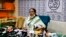 ভারতের কলকাতায় আসন্ন বিধানসভা নির্বাচনের জন্য দলের প্রার্থীদের নাম ঘোষণা করার আগে মিডিয়াকে শান্ত হওয়ার জন্য আবেদন করছেন পশ্চিমবঙ্গ রাজ্যের মুখ্যমন্ত্রী এবং তৃণমূল কংগ্রেস দলের নেত্রী মমতা বন্দ্যোপাধ্যায়। ৫ মার্চ ২০২১। (ছবি-এপি/বিকাস দাস)