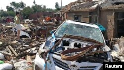 Rumah-rumah dan mobil terlihat hancur akibat hantaman tornado di kota Kaiyuan, provinsi Liaoning, China, 4 Juli 2019. 