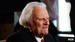 Billy Graham, de 92 años, ha sido uno de los más populares consejeros de varios presidentes a partir de Eisenhower en la década de 1950, hasta la familia Bush.