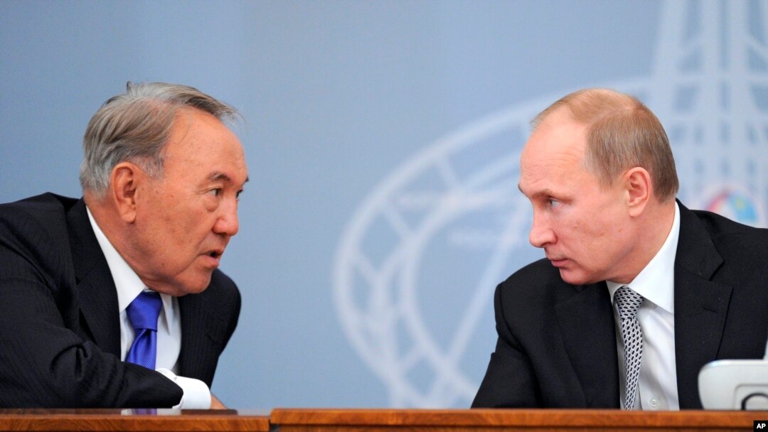 Nursulton Nazarboyev Moskvaning Ukrainaga nisbatan siyosatini ochiq qo`llab chiqqan kam sonli liderlardan biriga aylandi, bu chiqishni esa Kiyev norozilik notasi bilan kutib oldi.