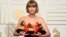 Taylor Swift obtuvo los premios al mejor álbum del año, mejor álbum pop vocal y mejor video musical por "Bad Blood".