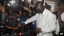 George Weah dan takarar dake kan gaba yana kada kuri'arsa a zaben shugaban kasar Liberia