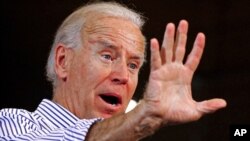 El vicepresidente Joe Biden habla en Asheville, Carolina del Norte a principios de octubre. Hace cuatro años tuvo el cuidado de no paracer demasiado agresivo en su debate con Sarah Palin.