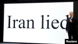 Firayim Ministan Israila Benjamin Netanyahu yayinda yake gabatar da wani rahoton nunawa duniya cewa Iran ta yi karya dangane da shirin nukiliyarta