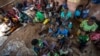 Anak-anak di Tomali, Malawi menunggu untuk uji coba vaksin anti-Malaria pertama tahun lalu (foto: ilustrasi).