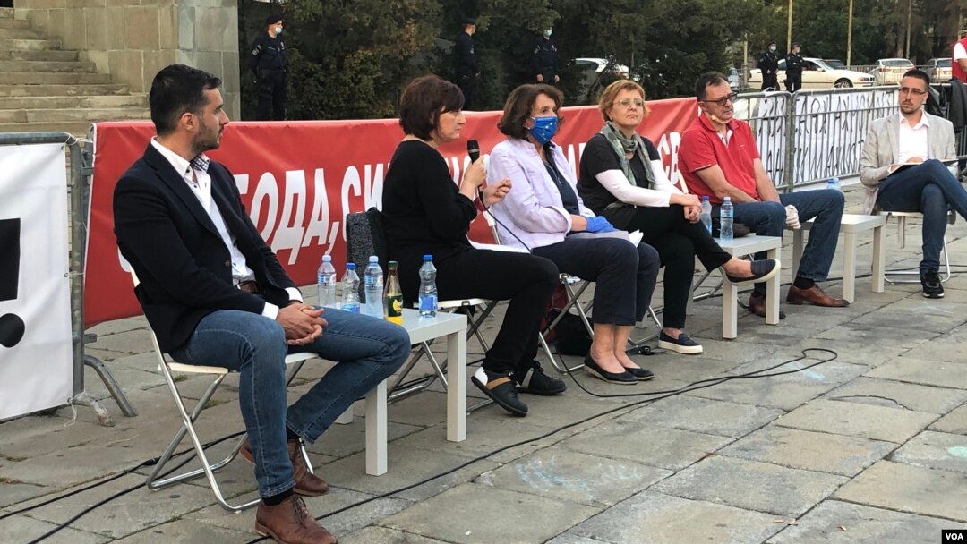 Učesnici debate "Podrška akademske zajednice bojkotu izbora" u organizaciji Građanskog otpora