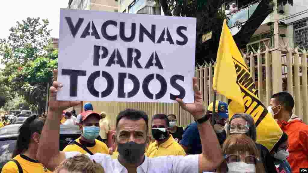 Seg&#250;n las &#250;ltimas declaraciones de funcionarios venezolanos, unos 98.000 trabajadores sanitarios se han vacunado en Venezuela. Caracas, Venezuela. Foto: &#193;lvaro Algarra - VOA.