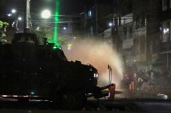 Vehículo militar en Bogotá, Colombia durante las protestas contra el gobierno. Foto: REUTERS/Luis González