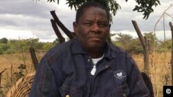 Ishe Douglas Nyajinha vekuUzumba, mudunhu reMashonaland East.