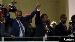 厄立特里亚总统阿费沃尔基和塞俄比亚总理艾哈迈德2018年7月15日一起在亚的斯亚贝巴一起观看一个音乐会