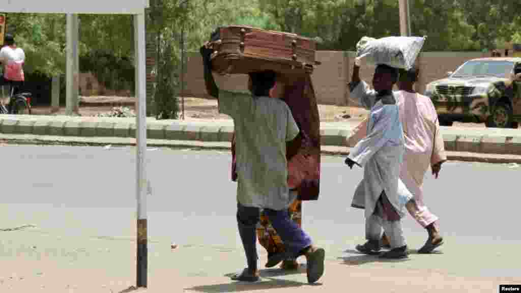 &#39;Yan gudun hijira kusa da Maiduguri.