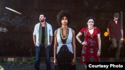 Shisani and the Namibian Tales band. From left to right: Sjahin During on percussion, vocalist, guitarist Shisani Vranckx, Debby Korfmacher (Germany) on mbira, kora, voice, and Bence Huszaron cello. (Photo: Eric van Nieuwland)