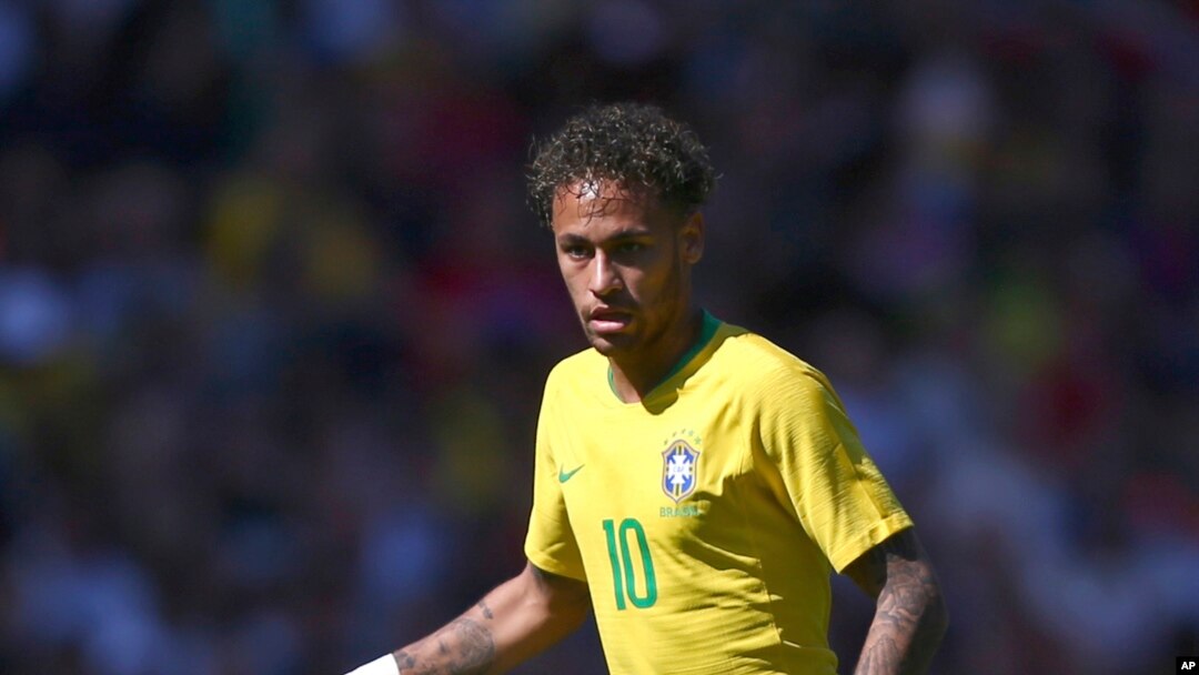 Le Brésilien Neymar en action lors d'un match de football amical entre le Brésil et la Croatie au stade Anfield à Liverpool, engleterre, 3 juin 2018. 