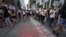 Des manifestants défilent dans la ville lors d'une manifestation à New York le 24 août 2020.