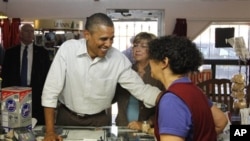 President Barack Obama, accompanied by New Mexico Lt. Gov. Diane Denish, makes an unscheduled stop at Barelas Coffee House, which serves Mexican food, in Albuquerque, New Mexico, 28 Sep 2010