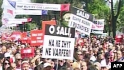 Shqipëri: PS zhvillon një tubim proteste para Kryeministrisë