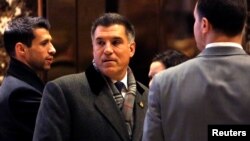 Vincent Viola ingresa a la Torre Trump en Manhattan, New York City, el 16 de diciembre de 2016. 
