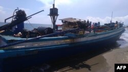 Kapal pengangkut pengungsi Rohingya tiba di Lhokseumawe, 7 September 2020.(Foto: Handout / IOM/UN Migration / AFP)
