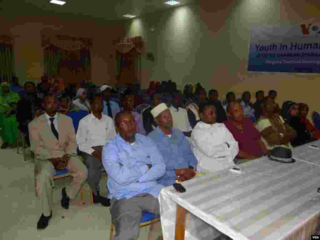 Laanta Af-Soomaaliga ee VOA oo &quot;Kulan Dadweyne&quot; oo looga hadlayo Dhalinyarada iyo Tahriibka ku qabatay magaalda Hargeysa, June 14, 2013.