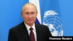블라디미르 푸틴 러시아 대통령이 22일 미국 뉴욕 유엔 본사에서 화상으로 진행되는 제75차 유엔 총회에서 영상으로 연설하고 있다. 