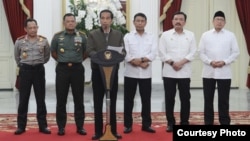 Presiden Joko Widodo memberikan keterangan menyikapi demonstrasi 4 November yang berakhir dengan kericuhan. (Foto: Biro Pers Kepresidenan)