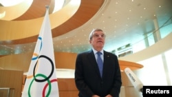 بین الاقوامی اولمپک کمیٹی کے صدر تھامس باخ نے کہا ہے کہ اولمپک گیمز سیاست کے بارے میں نہیں ہیں اور اسے مظاہروں کا بازار بننے سے بچانا ہوگا۔ کھلاڑی کھیل میں یکجہتی اور امن کا اظہار کرتے ہیں۔(فائل فوٹو)