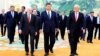 27일 베이징 인민대회당에서 미 상공업계·학술계 대표단과 시진핑(가운데) 중국 국가주석이 회동하고 있다.