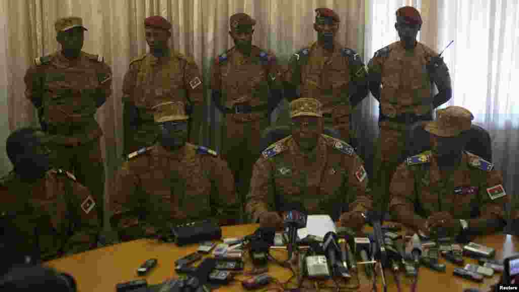 Burkina Faso's military chief General Honore Traore, center, speaks at a news conference announcing his takeover of power at army headquarters in Ouagadougou, capital of Burkina Faso, Oct. 31, 2014. 