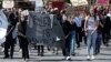 Manifestation à Berlin le 31 mai 2020 contre la discrimination raciale et la violence policière après la mort de George Floyd lors d'une interpellation de la police aux États-Unis. (Bernd von Jutrczenka/AP)