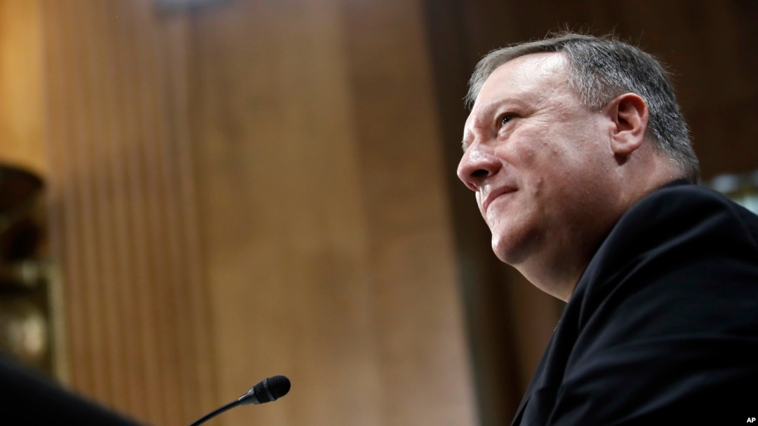 Calon Menteri Luar Negeri AS Mike Pompeo mendengarkan sidang dengar pendapat Komite Hubungan Luar Negeri Senat mengenai pengukuhannya, 12 April 2018, di Capitol Hill di Washington.