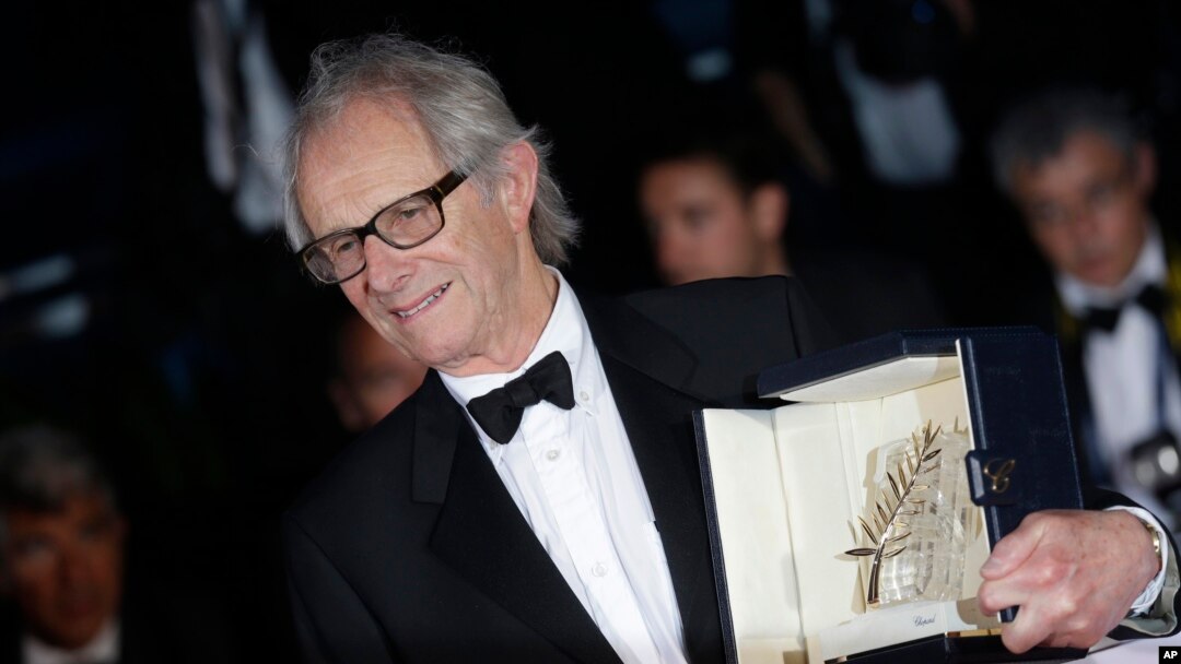 Director Ken Loach poses for photographers with the Palme d'Or for his film "I, Daniel Blake" during the photo call following the awards ceremony at the 69th international film festival, Cannes, southern France, May 22, 2016.