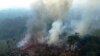 Hutan Amazon di Kotamadya Manaquiri, negara bagian Amazonas, Brazil, tampak terbakar, Rabu, 6 September 2023. (Foto: Edmar Barros/AP)