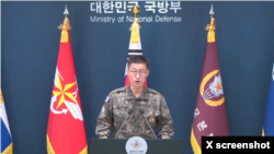 강현우 합동참모본부 작전본부장이 30일 최근 발생한 비무장지대(DMZ) 지뢰 폭발 사건과 관련한 군의 공식 입장을 발표하고 있다. (사진: 한국 국방부 X) 
