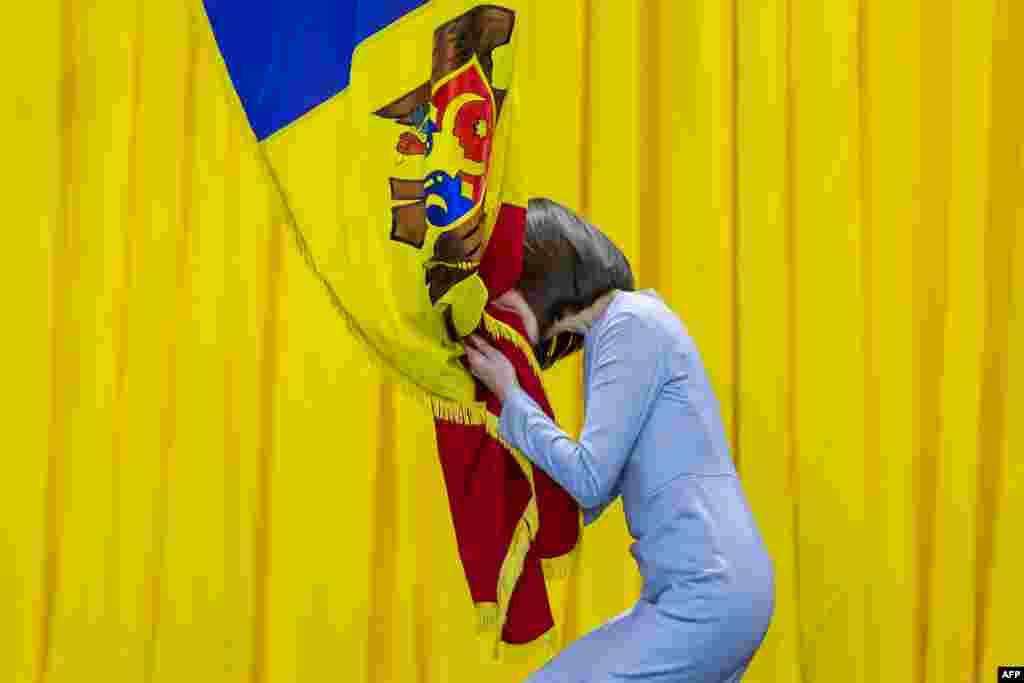 Moldova&#39;s President-elect Maia Sandu kisses the national flag during her inauguration ceremony in Chisinau.