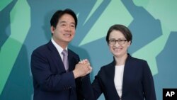 民進黨總統候選人賴清德正式宣布副手選為現任台灣駐美代表蕭美琴（右）。（2023年11月20日）