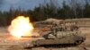 Tank M1A1 Abrams milik Angkatan Darat AS saat latihan militer di Adazi, Latvia 26 Maret 2021. (Foto: REUTERS/Ints Kalnins)