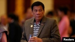 Presiden Filipina Rodrigo Duterte menghadiri makan malam pada KTT ASEAN Vientiane, Laos (6/9). (Reuters/Soe Zeya Tun)