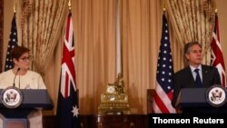 토니 블링컨 국무장관(오른쪽)이 13일 마리스 페인 호주 외무장관과 기자회견을 하고 있다.