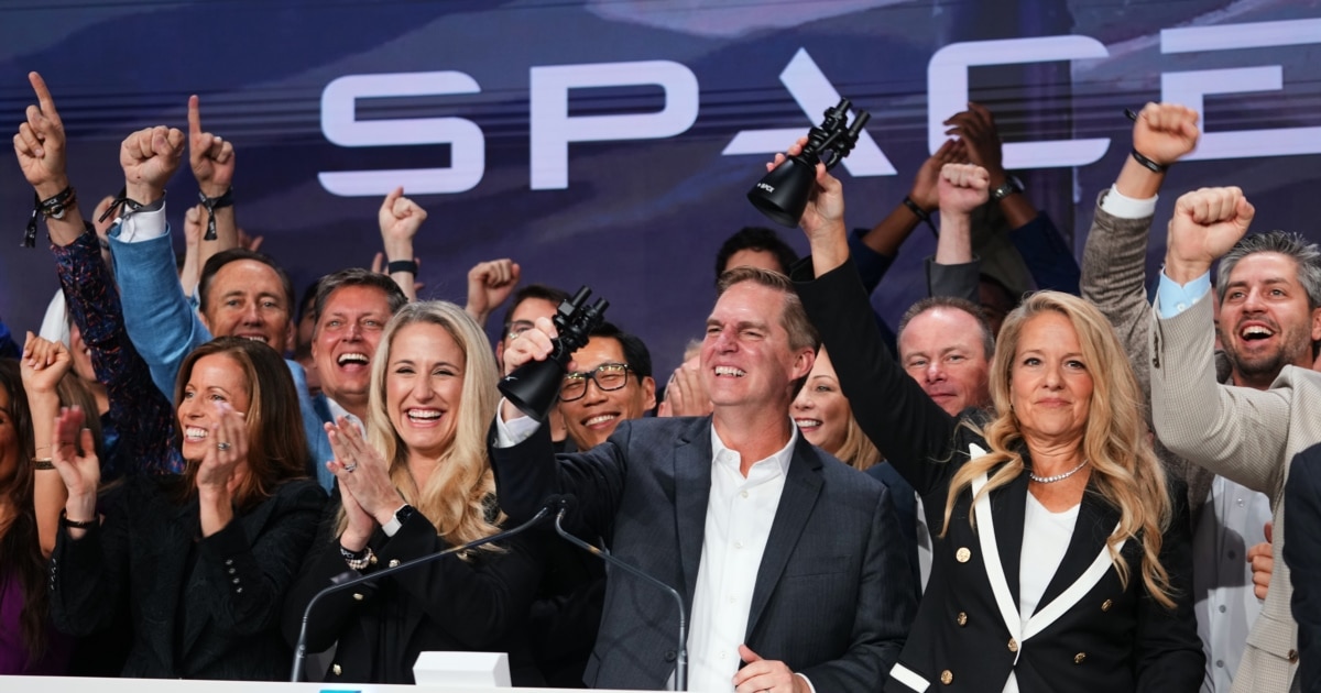 SpaceX股票上市首日飙升，马斯克成为全球首位万亿富翁